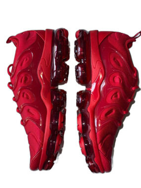 Nike Air Vapormax Plus Sneakers Men’s 11.5 Athletic Sneakers in Red NEW !